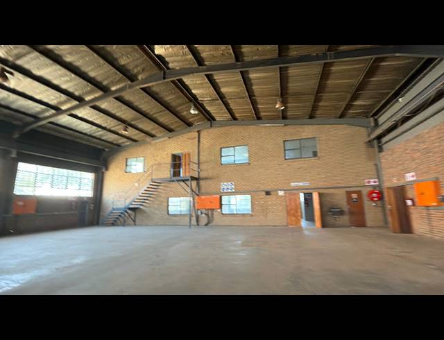 1,840M² WAREHOUSE TO LET IN MEADOWDALE